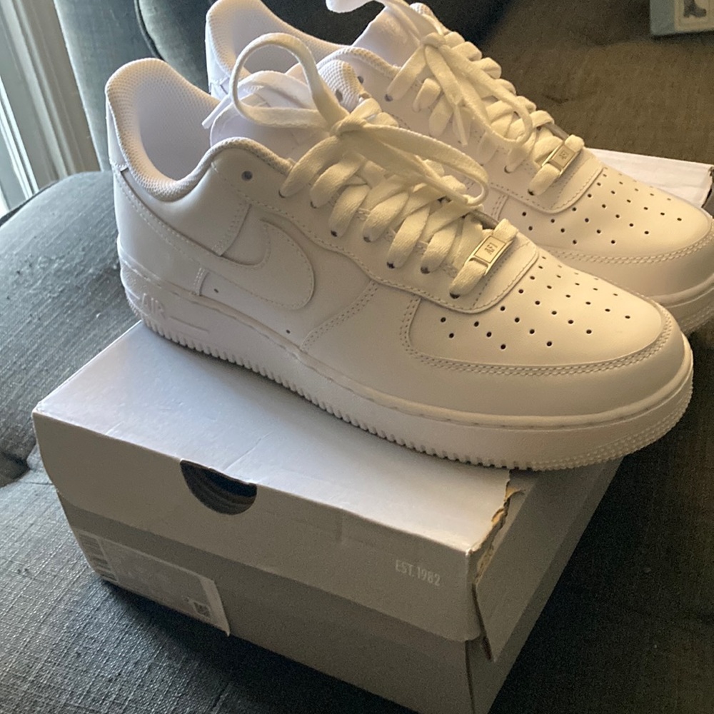 White Nike Air Force 1
